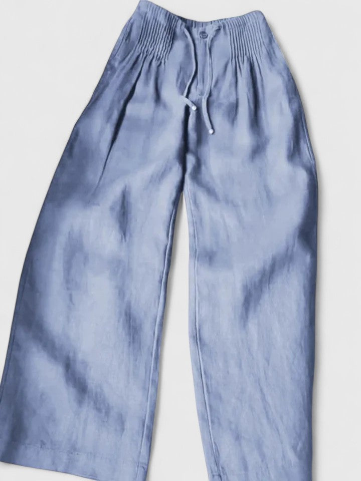 Chic Saree with Stylish Trousers for Any Occasion