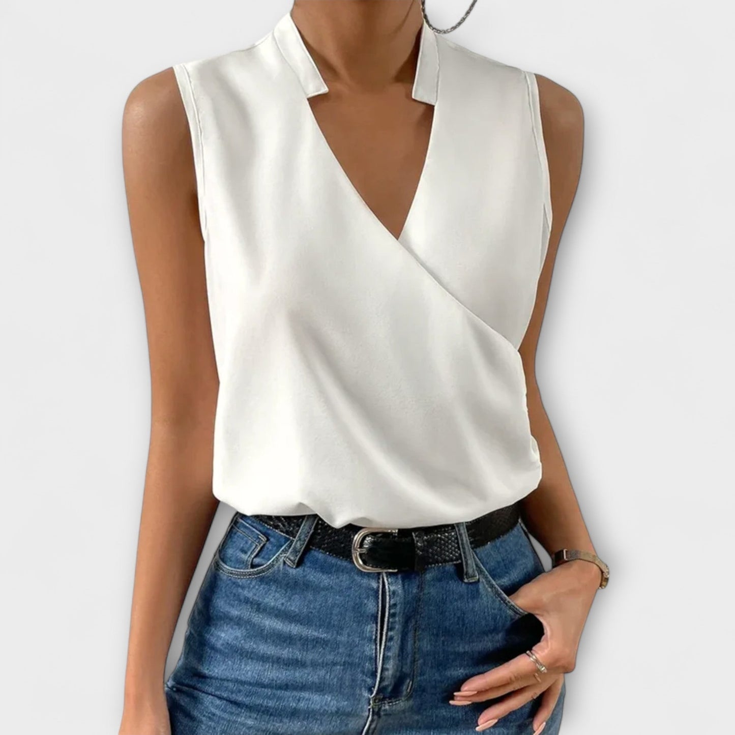 Loretta | Chic V-Neck Blouse for Any Occasion