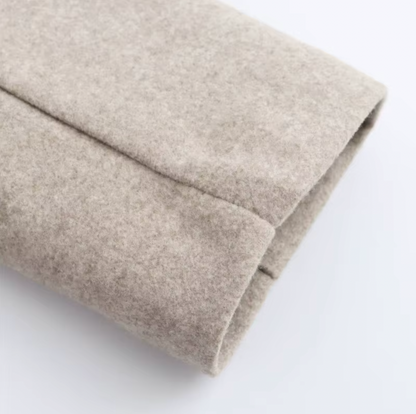 Chic Beige Double-Breasted Trench Coat with Faux Fur Collar for Stylish Outings